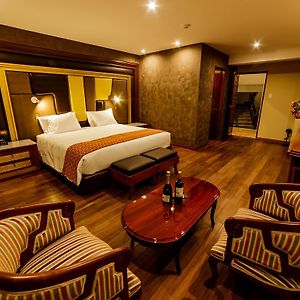 Deluxe King Suite
